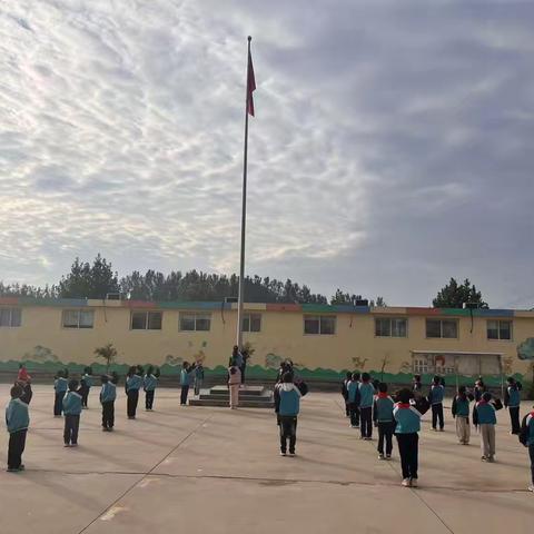 升起国旗  一路高歌 ——文疃镇薛庆联小第八周升旗仪式