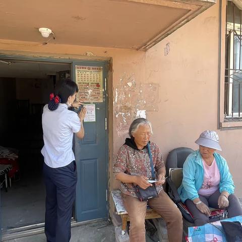 东洲章党支行全方位“扫楼”式宣传抚行三代社保卡