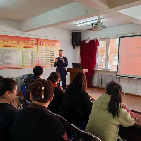 抚顺银行万新支行携手虎万路社区欢庆三八妇女节，共筑金融知识防线