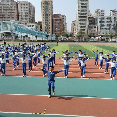 【育人工程 助力发展】“强健体魄 遵守规范”楼村小学四年级广播操比赛