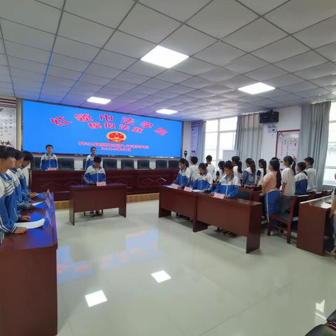 让“红领巾”与法通行——蔡玉窑九年制学校开展“红领巾法学院”模拟法庭开庭活动