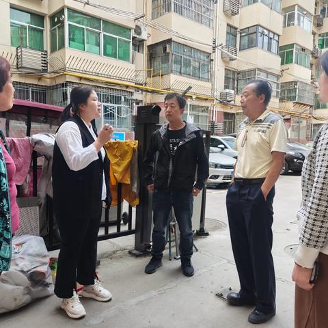【我为群众办实事】——娄敬路社区积极助力秦户小区自管组选举工作