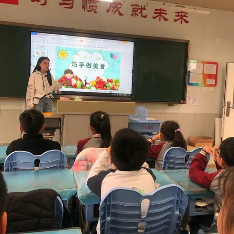 小手做巧手，劳动收获多