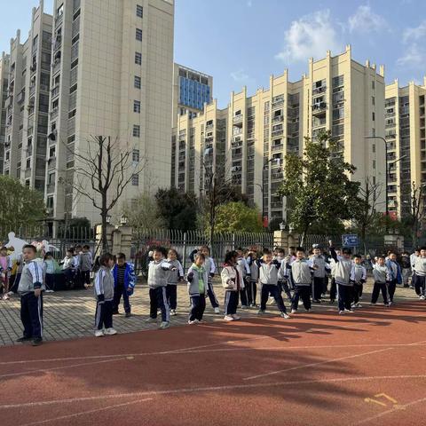 年少露风华，运动展风采——记一(2)班运动会