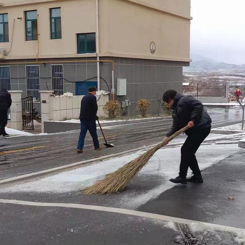 【汶源街道退役军人服务站】冰雪来袭，退役军人在行动