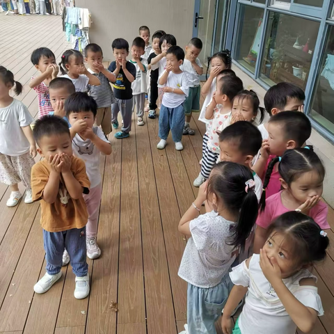 烟台市市级机关幼儿园海鱼🐠班——秋季火灾疏散逃生演练