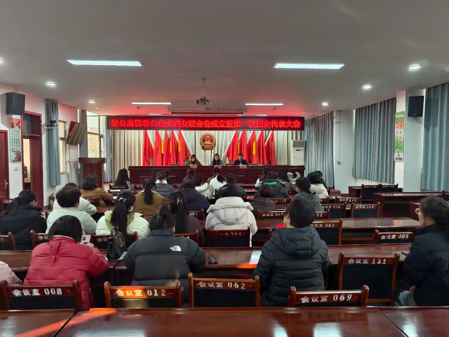 简篇-朗公庙镇非公企业妇联成立,绽放巾帼绚丽光彩