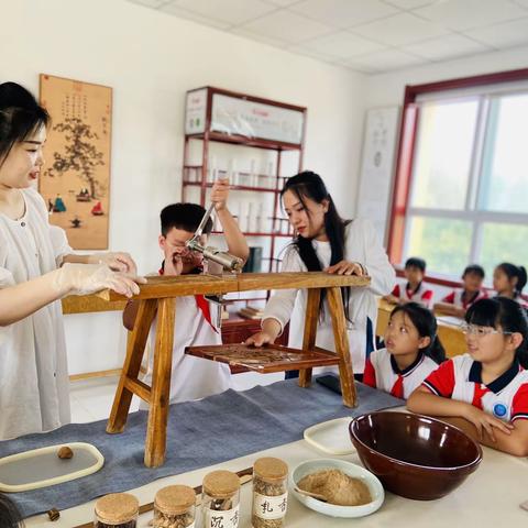 传承非物质文化遗产  手工制香工艺进校园—魏村小学积极开办“香文化社团”丰富课后服务内容