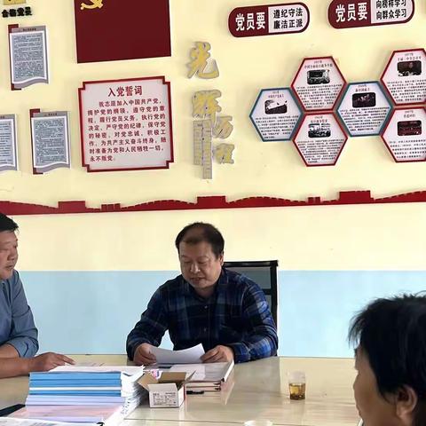 随县万和镇沙河小学召开2023年秋第一次食堂开放日暨成本核算会议。