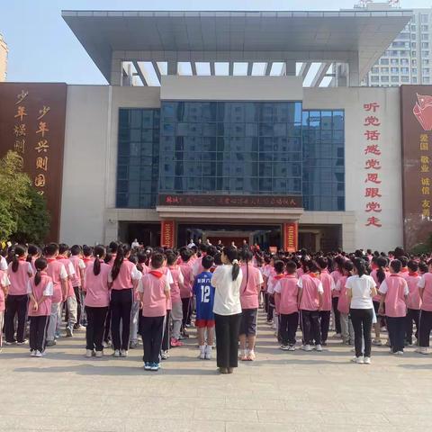 大爱润童心 善举筑未来——韩城市2025年庆“六一”送爱心慈善大行动启动仪式在新城六小举行