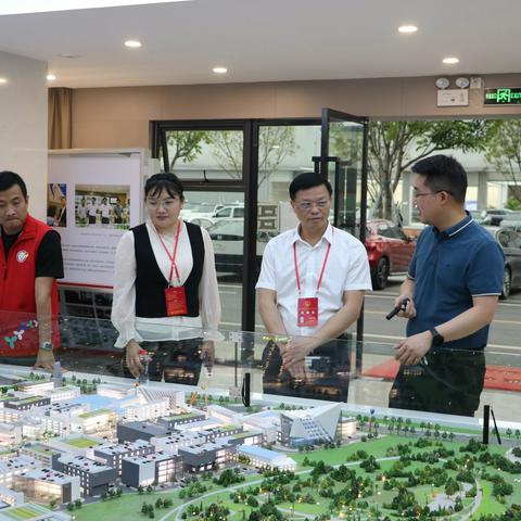 区人大代表调研考察汽车城