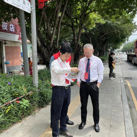 人大代表进站开展“我为群众办实事”实践活动