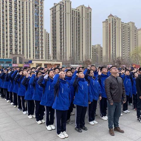 随手关好水龙头 节约每一滴水——郓城县英才学校世界节水日主题升旗仪式