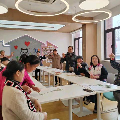 “巧手剪春风，指尖绽芳华”瑞香苑社区妇女节主题活动
