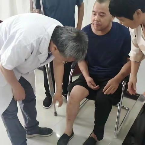 聚焦“三个年”•残联在行动————秦都区残联组织开展上门评残暨惠残助残政策宣传活动