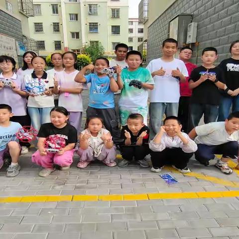 科创逐梦蓝天 童心解锁飞行——城关镇古城社区“七彩爱心课堂”开展无人机科普体验活动