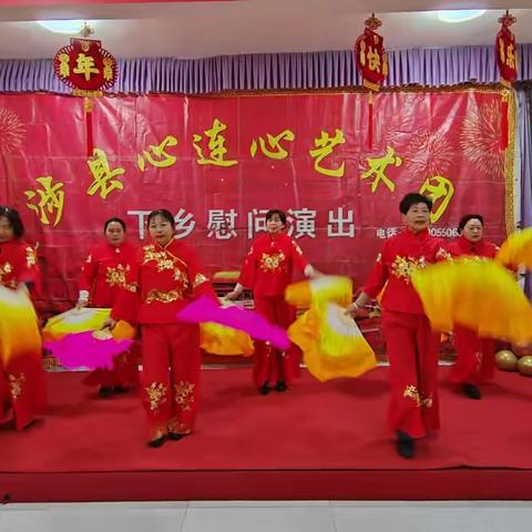 “满座开怀收不尽,半步登台便曲成”——涉县心连心艺术团赴玉荣养老院慰问演出