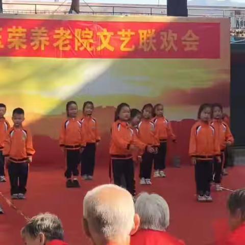 “稚童列队携欢至，笑靥如花映日暾。”——涉县小天使幼儿园来我院慰问老人