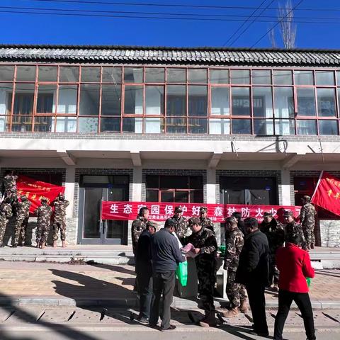 “两支队伍”齐发力   防火宣传“赶大集” ‍冶力关林场开展森林草原防灭火宣传活动