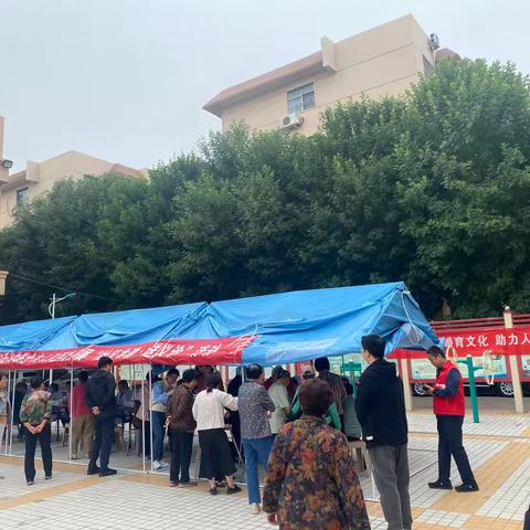 携手共建健康社区，义诊活动温暖民心——市纪委监委联合市人民医院到长庆办南江社区开展“社区共建.送义诊”活动