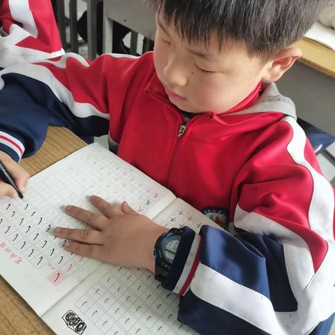 弘扬传统，书写卓越。——水冶镇刘贾店小学书法课堂