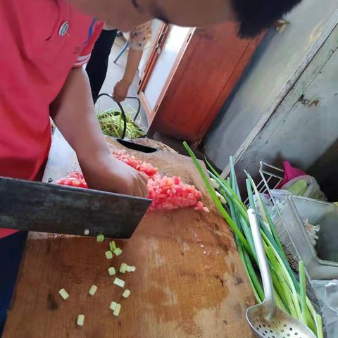 快乐暑假 多彩生活——突泉县三街小学四年二班齐聪