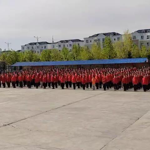 哈巴河县第一小学“融情五月春风暖 民族团结亲情浓”民族团结月暨庆六一表彰大会