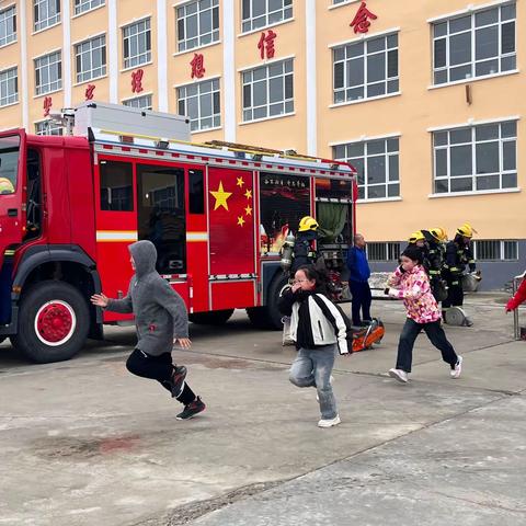 安全无小事  防患于未然 ——哈巴河县第一小学组织开展火灾逃生疏散演练