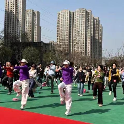 活力巾帼 行走春风——新城区举行纪念“三八”国际妇女节健步走活动
