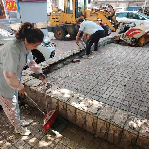 建国街道建国公园社区整治物业卫生工作，营造宜居生活环境