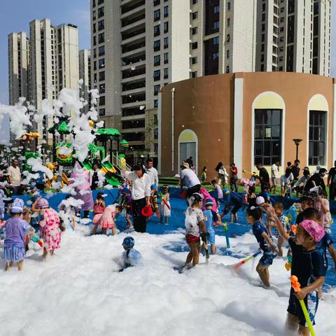 乐享夏日•水上狂欢——靖边县第十九幼儿园“泡沫之夏”活动