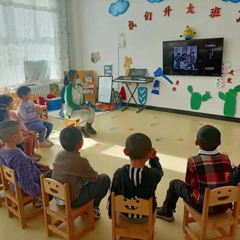 学习雷锋好榜样·四幼萌娃在行动