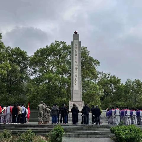 辰溪县育才学校开展清明节祭扫活动