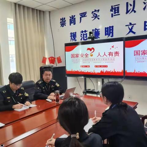 筑牢安全防线 守护公路畅通敦煌大队 -开展"4.15全民国家安全教育日"主题宣传活动