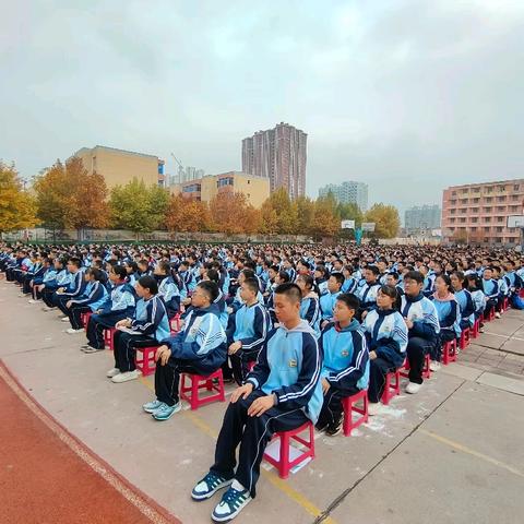 与拼搏为友   与卓越同行 一一礼泉县英才初中七年级举行期中学科素养评价表彰大会