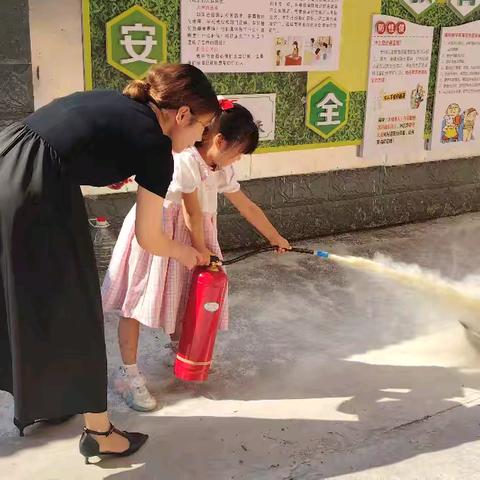 【龙马幼儿园消防安全活动】