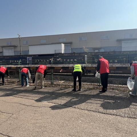 中村社区开展“践行雷锋精神，传承榜样力量”主题志愿活动