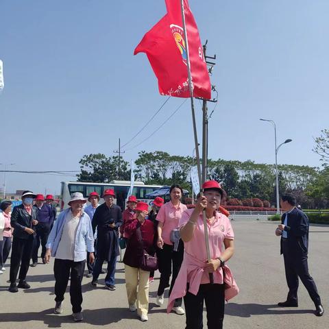日照市社会养老服务中心 参观杜鹃花博览园春游活动