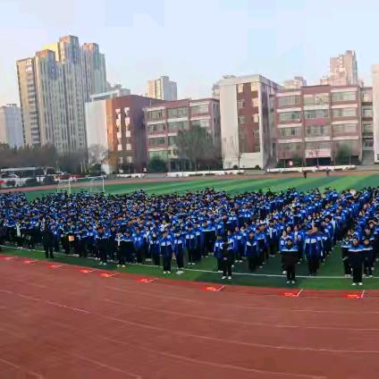 奋楫争先 榜样赋能 ——滕南中学八年级升旗仪式暨第一次﻿期中质量监测表彰会