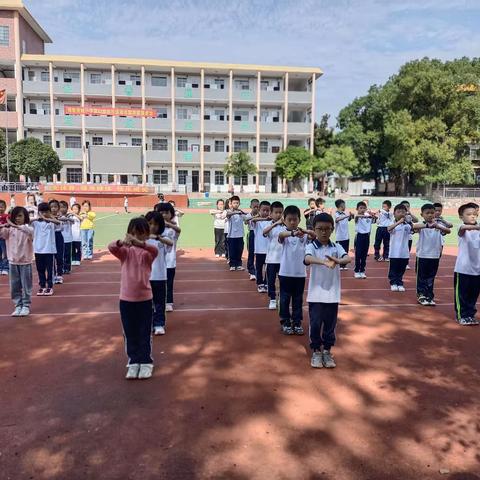 “弘扬武术文化，传承武术精神”——岳城小学二年级2201班武术特长班期末展示