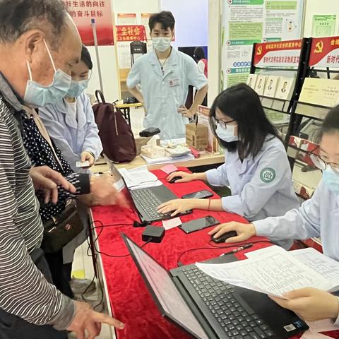 金域蓝湾社区党支部开展“免费体检进社区 便民服务暖人心”活动