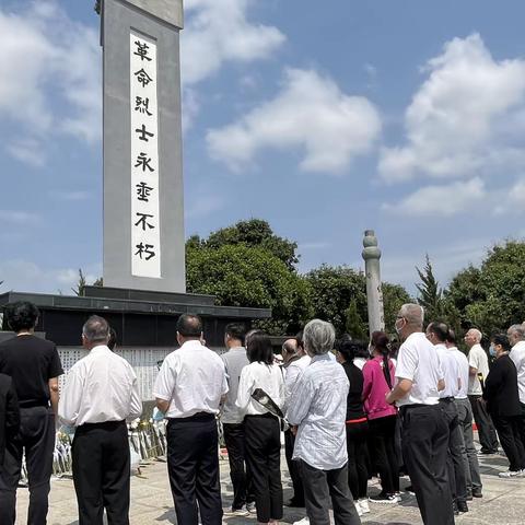 金域蓝湾社区党支部开展“缅怀先烈精神 汲取奋进力量”主题党日活动