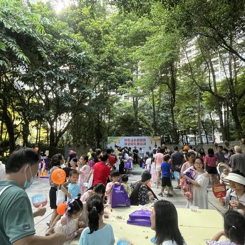 金域蓝湾社区开展“党群连心迎国庆，邻里同乐聚中秋”游园会活动