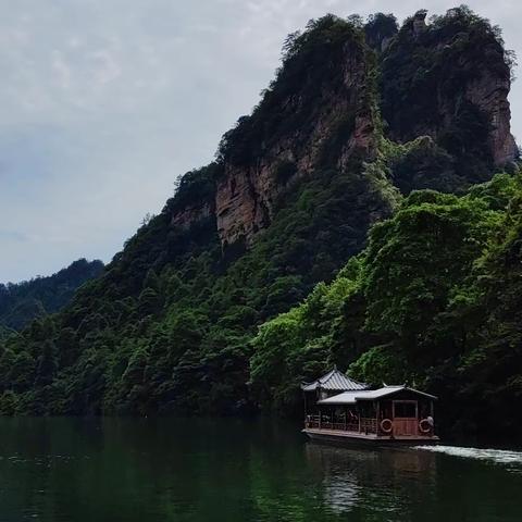 张家界（宝峰湖、大峡谷玻璃桥、金边溪）景区