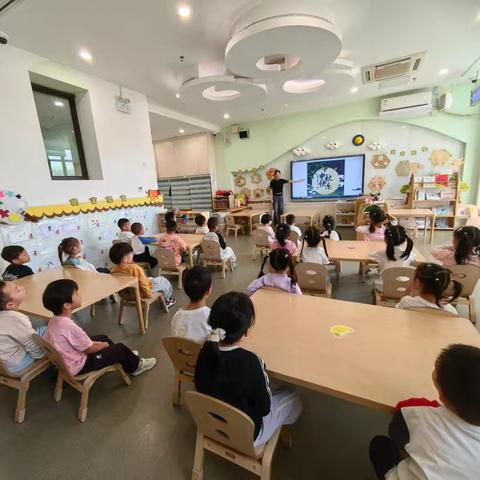 幼儿园里的双节欢乐