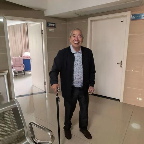 这案例你信吗？79岁武义老人潘洪权来到我院。此前他因中风后不慎跌伤大腿，多年来辗转多地求医，治疗效果却不尽如人意。在我院尝试三氧调理后，令人欣喜的是潘洪权老人腿部疼痛逐渐缓解，如今已无需借助拐杖走路。