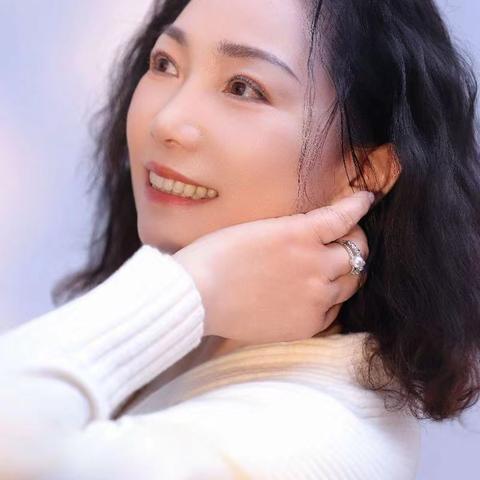 光影中的优雅： ﻿杨健雳肖像摄影集