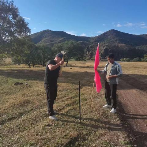 德伯斯学校迎国庆登山系列活动