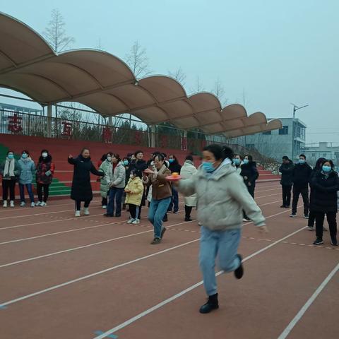 兴高采烈迎元旦   斗志昂扬迎未来——岳庙高级中学举办教职工趣味运动会迎接2024年
