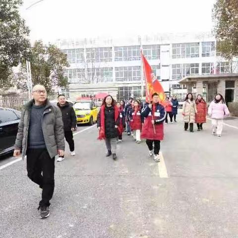 心中有太阳，处处是温暖——方城县第十小学开展“学雷锋日”志愿服务活动